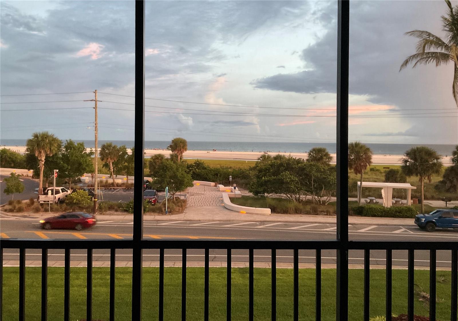 CRESCENT ROYALE - Residential