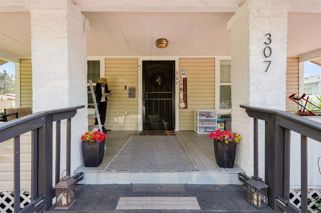 Photo of 307 W Cherry Street, Plant City, FL 33563 (MLS # TB8550968)