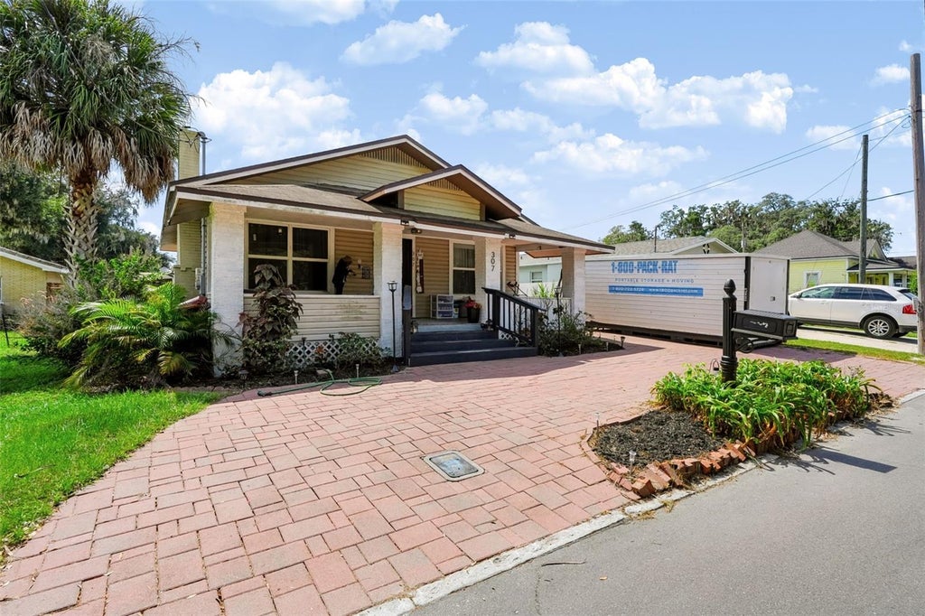 Photo of 307 W Cherry Street, Plant City, FL 33563 (MLS # TB8550968)