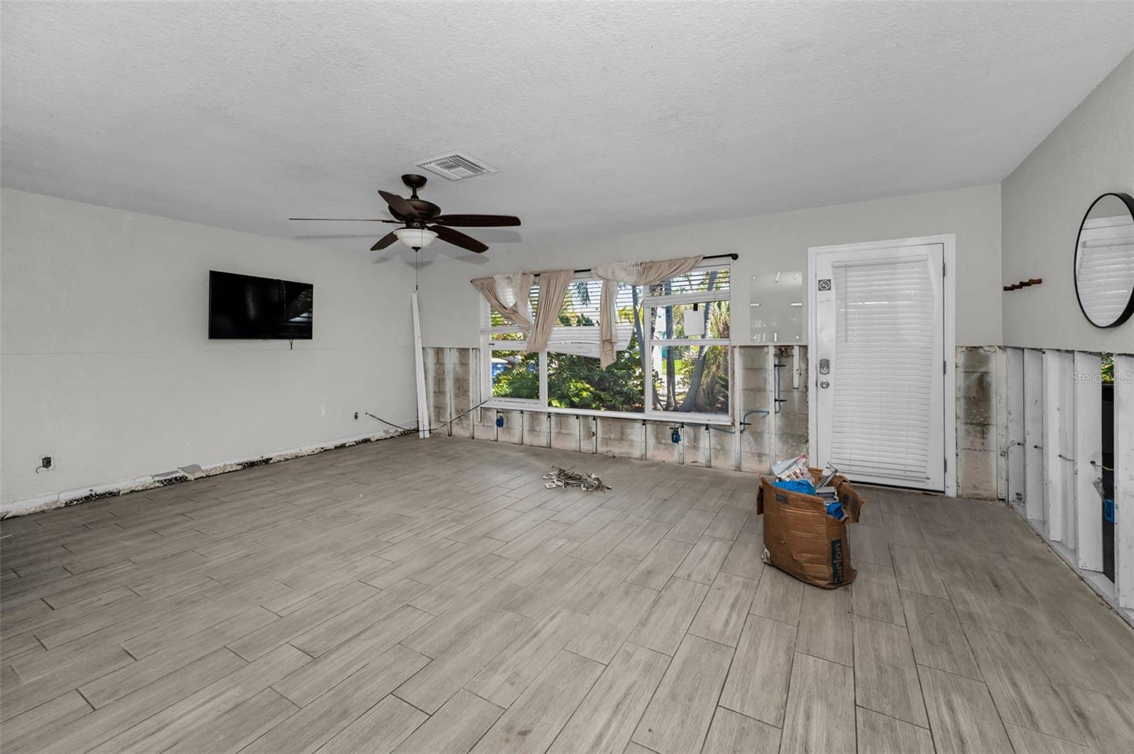 810 LANTANA AVENUE