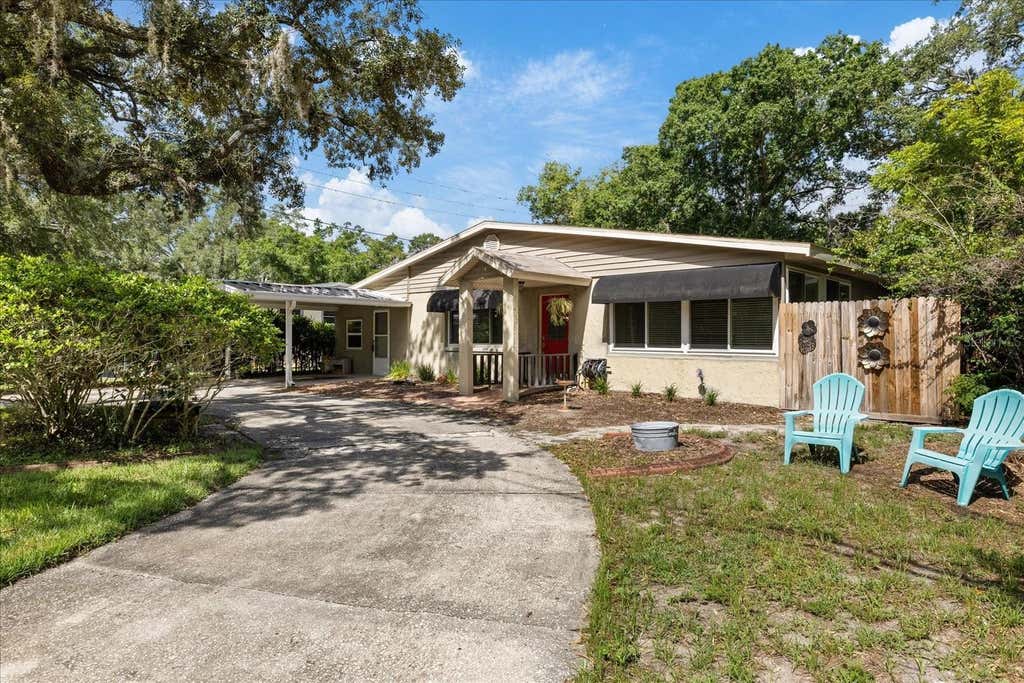 Photo of 12510 Noreast Lake Drive, Tampa, FL 33612 (MLS # TB8530078)