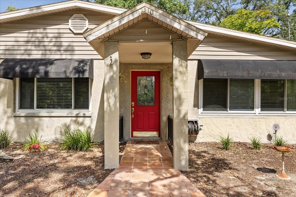 Photo of 12510 Noreast Lake Drive, Tampa, FL 33612 (MLS # TB8530078)