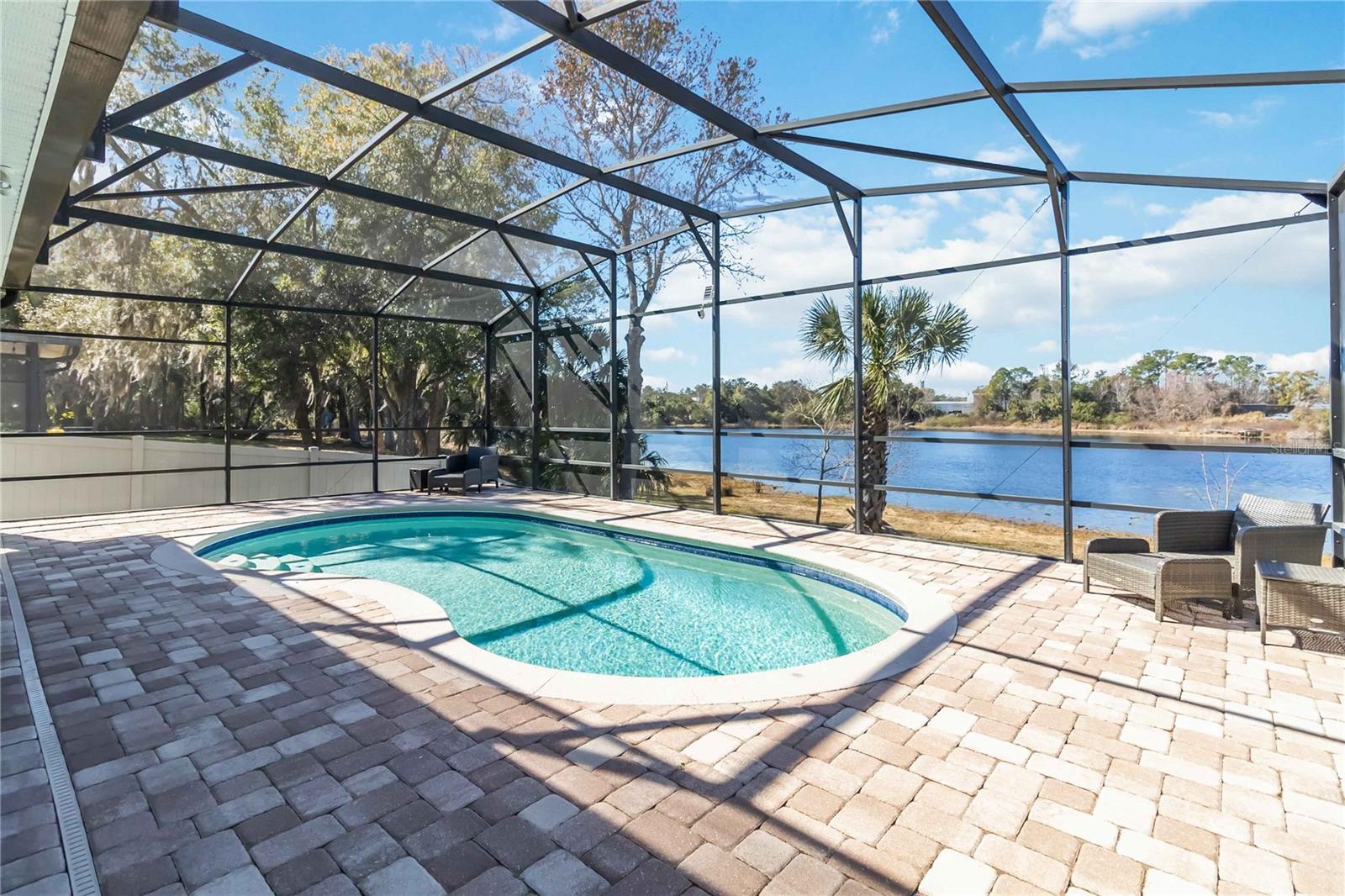 652 SEVEN OAKS BOULEVARD