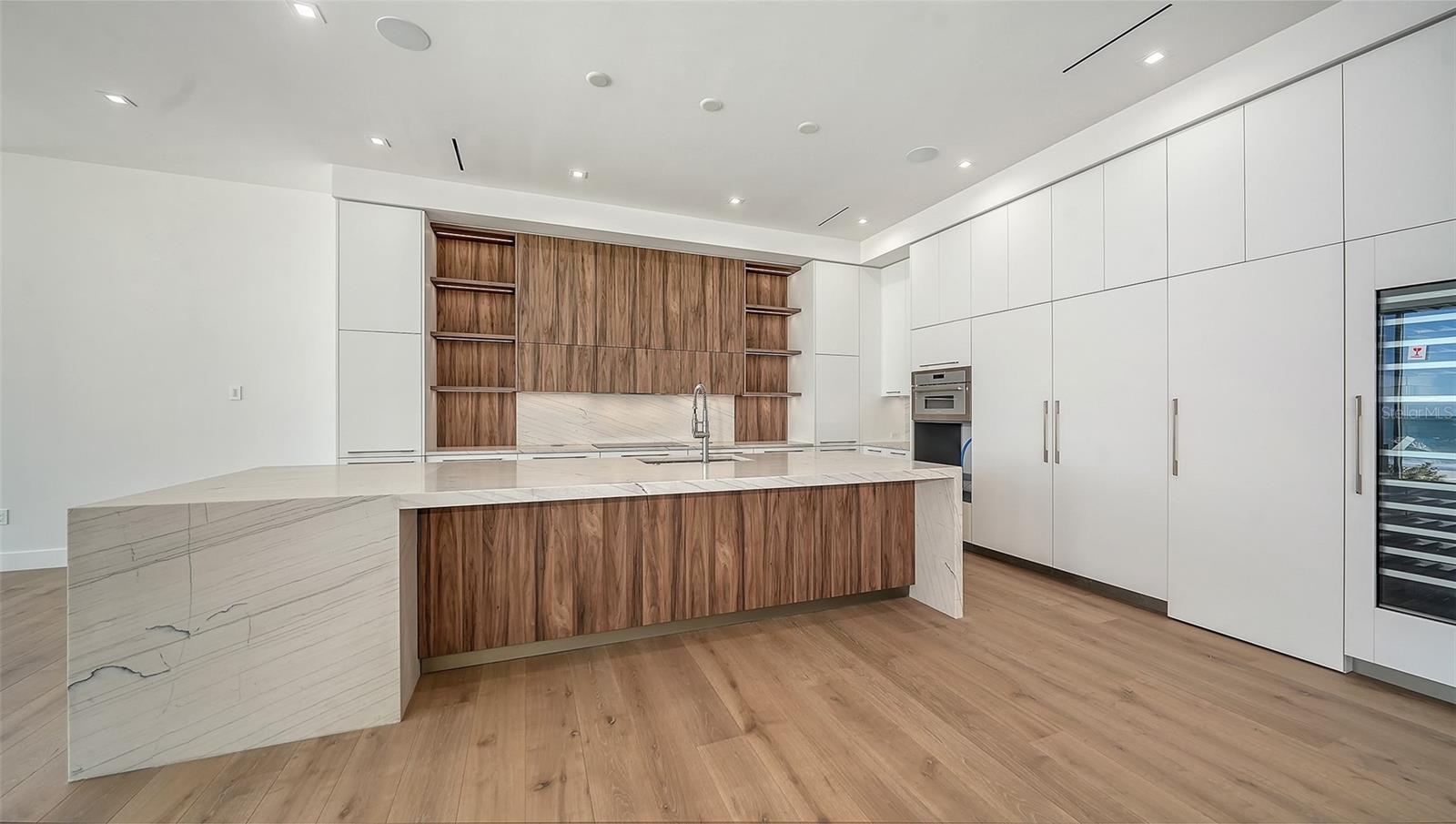 SLEEPY LAGOON - Residential