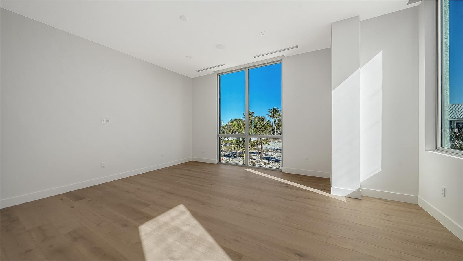 SLEEPY LAGOON - Residential