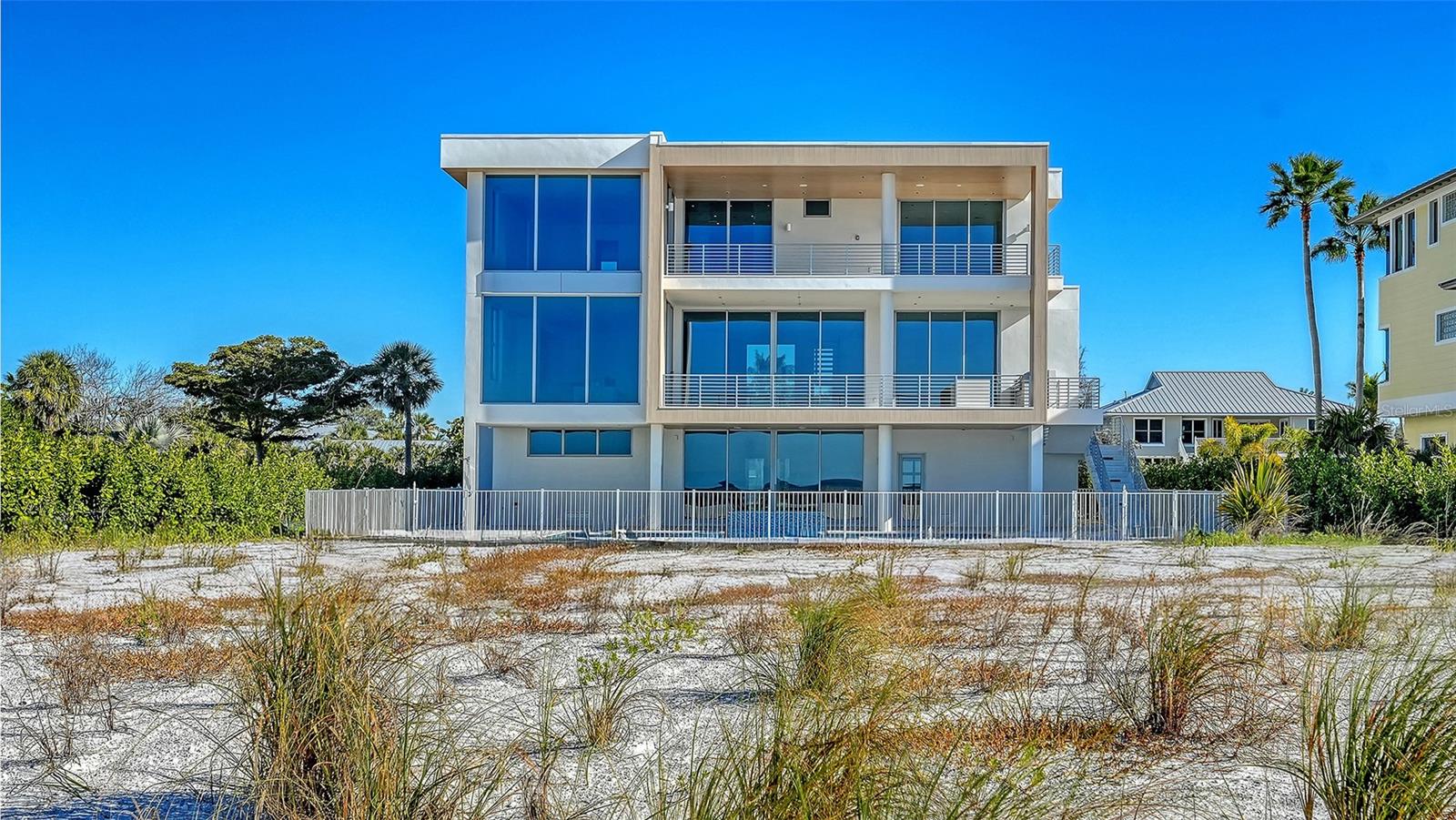 SLEEPY LAGOON - Residential