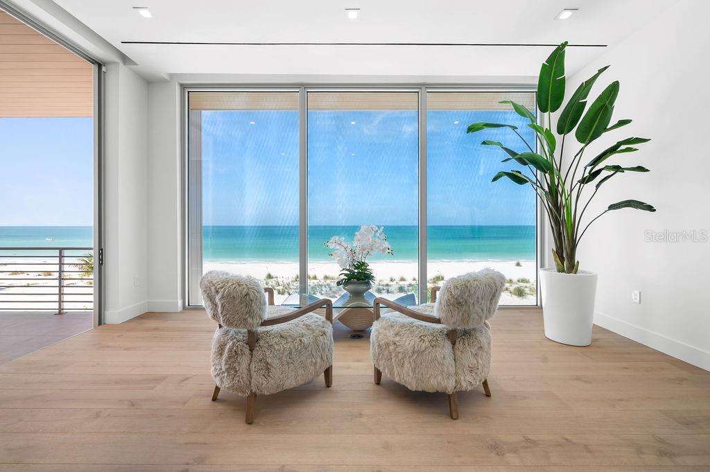 SLEEPY LAGOON - Residential