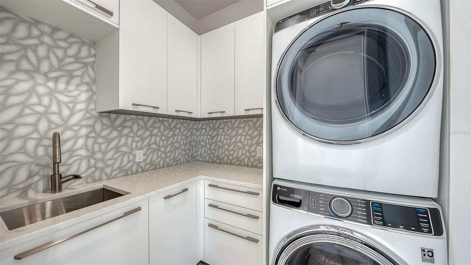 SLEEPY LAGOON - Residential