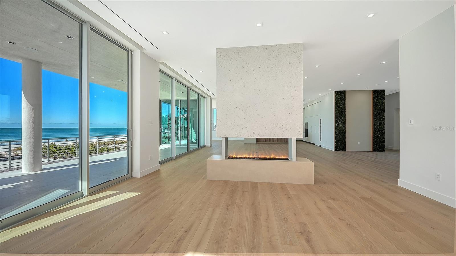 SLEEPY LAGOON - Residential