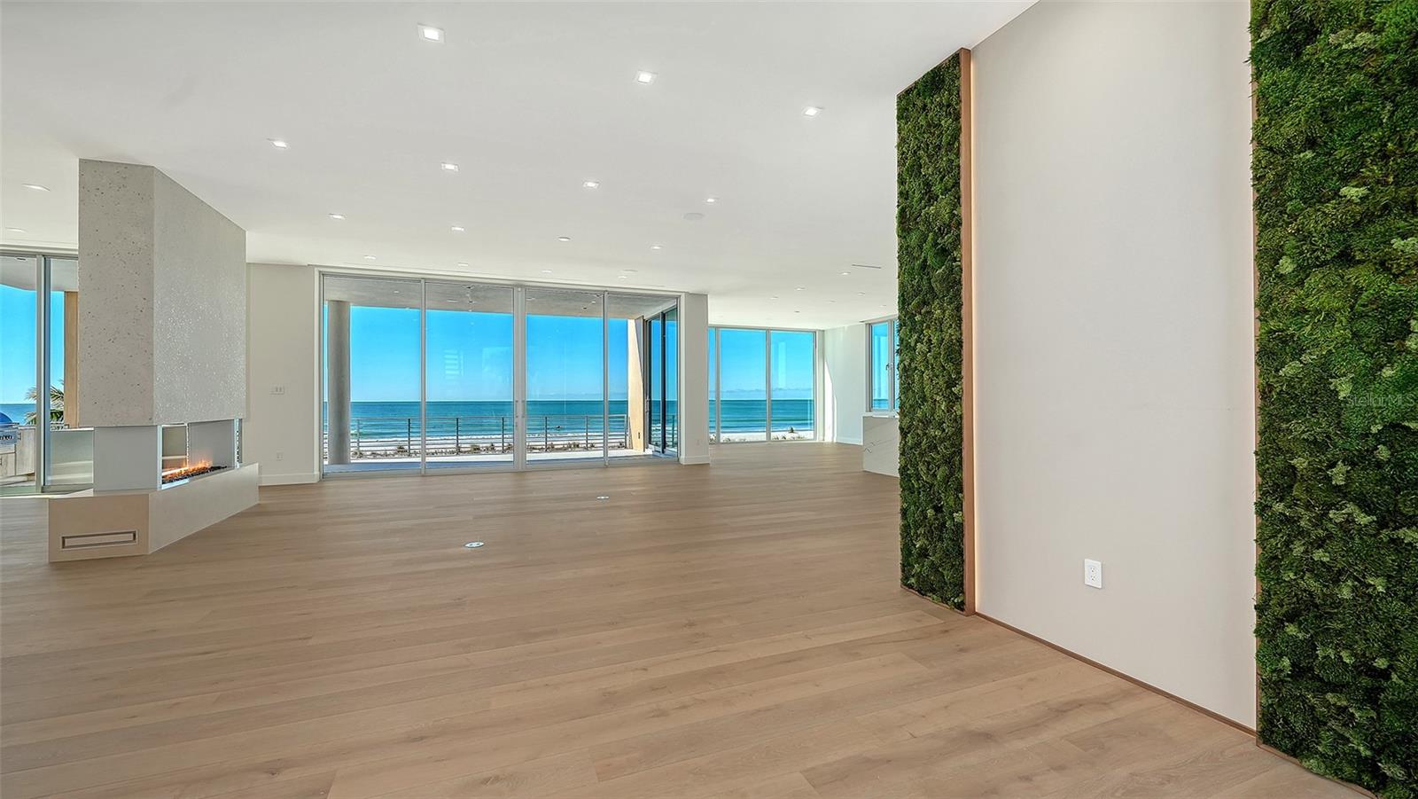 SLEEPY LAGOON - Residential