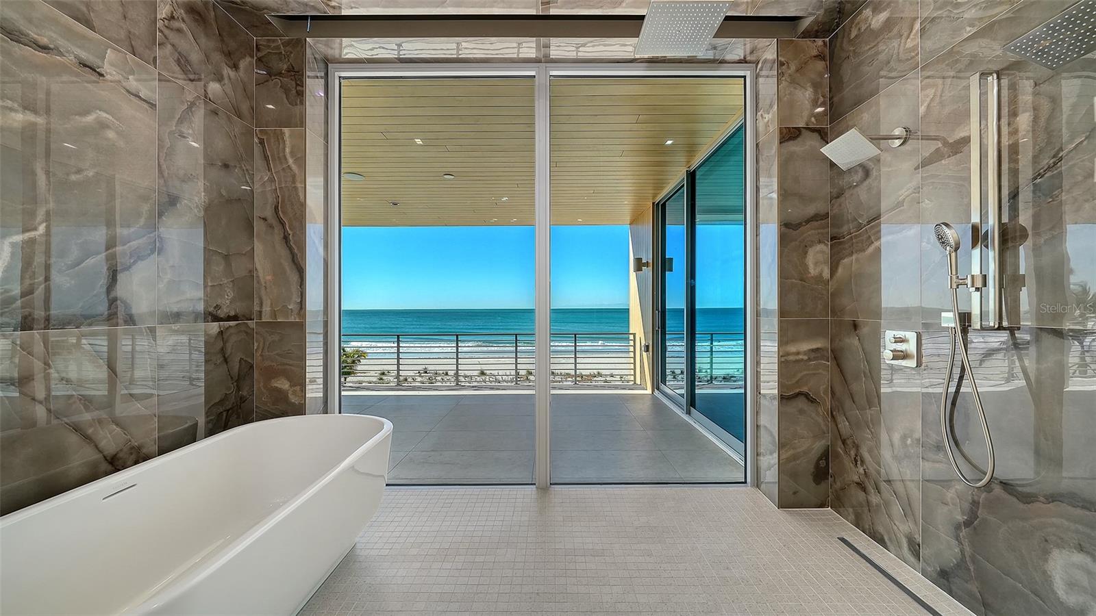 SLEEPY LAGOON - Residential