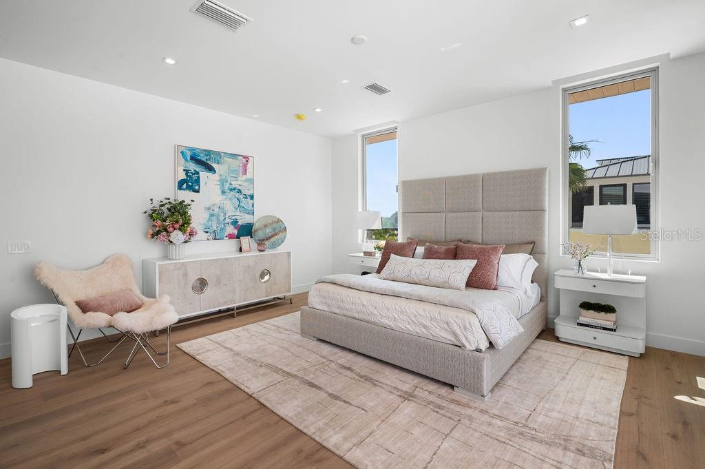 SLEEPY LAGOON - Residential
