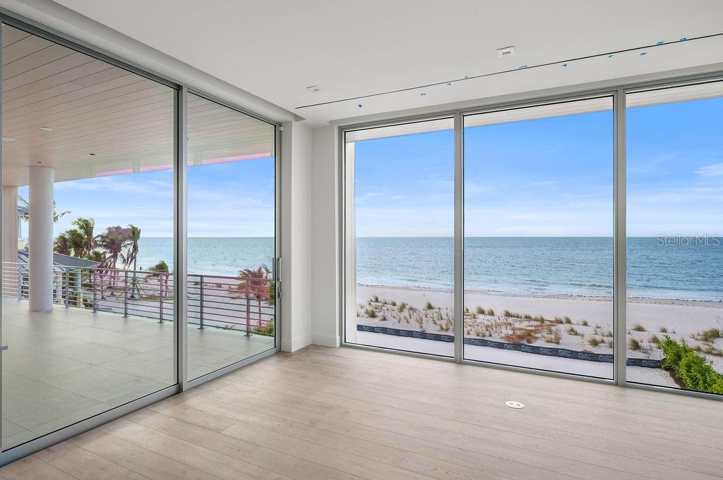 SLEEPY LAGOON - Residential