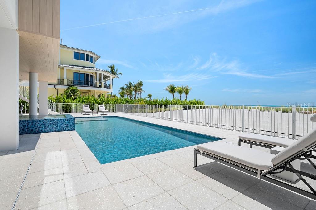 SLEEPY LAGOON - Residential