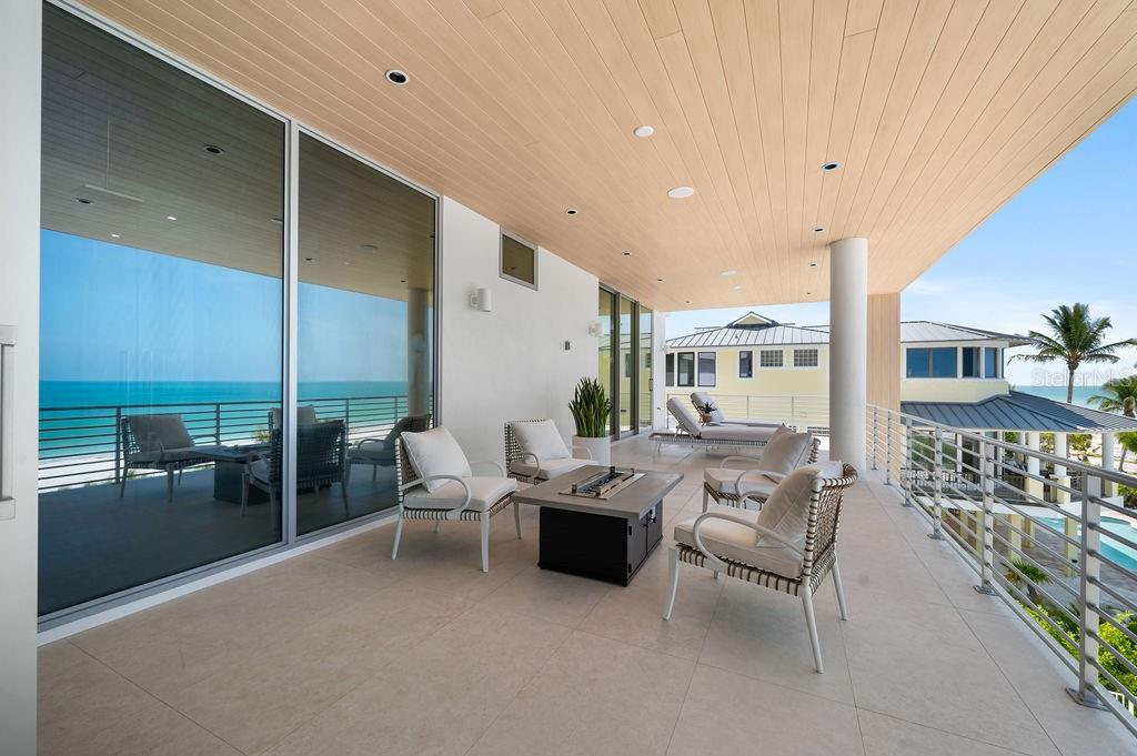 SLEEPY LAGOON - Residential
