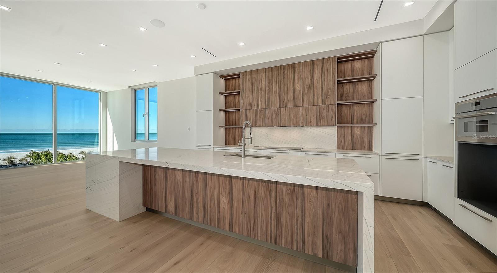 SLEEPY LAGOON - Residential