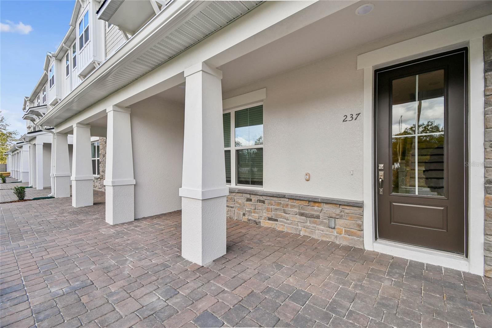 TOWNES AT NORTHLAKE - Residential