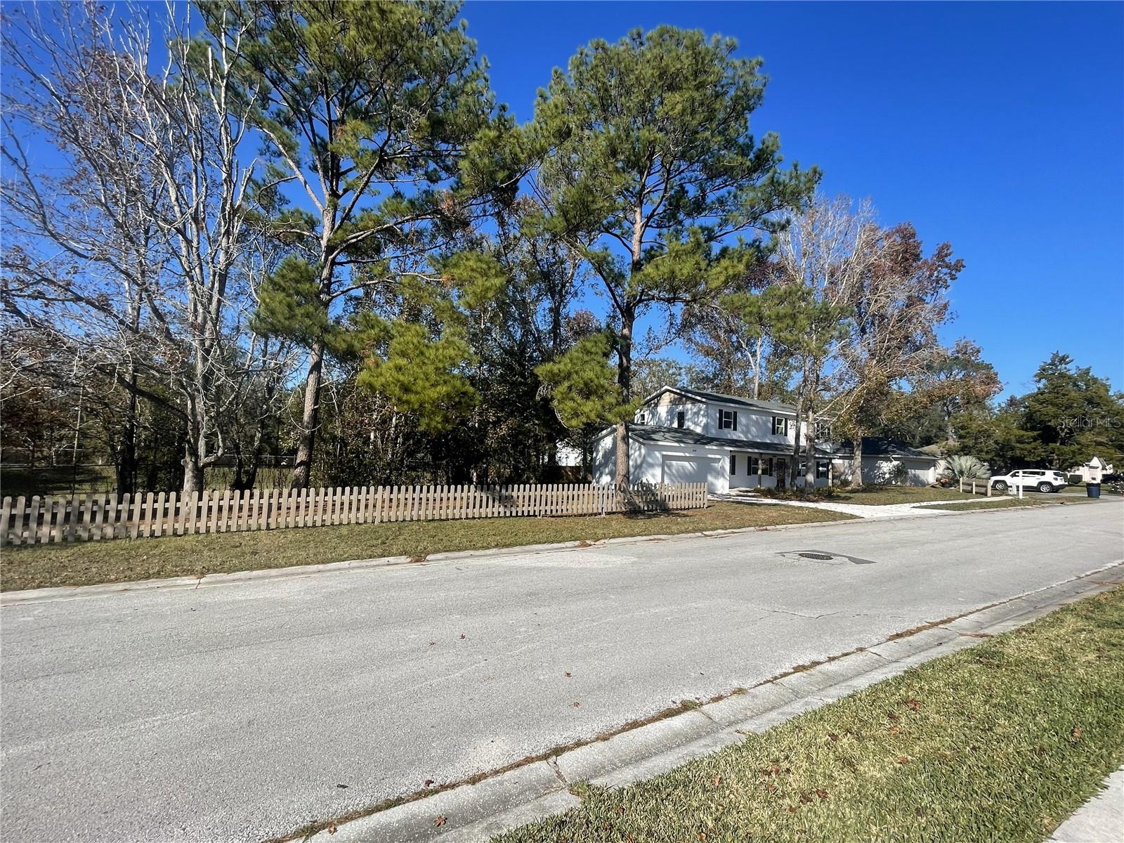 LAUREL OAKS SUB - Residential