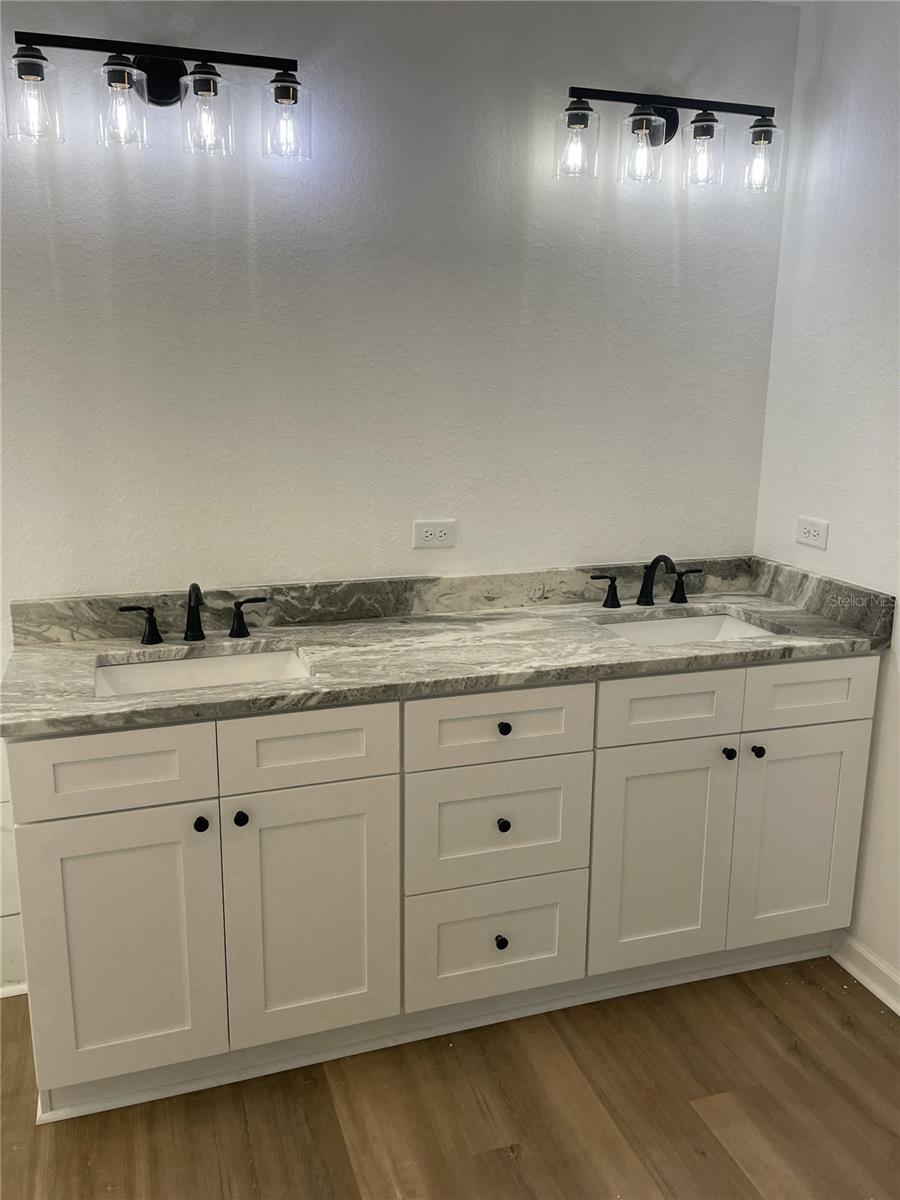 LAUREL OAKS SUB - Residential