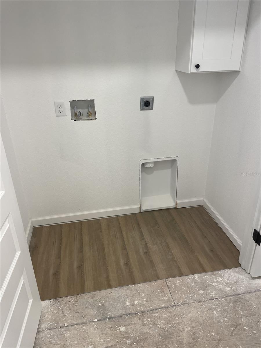 LAUREL OAKS SUB - Residential