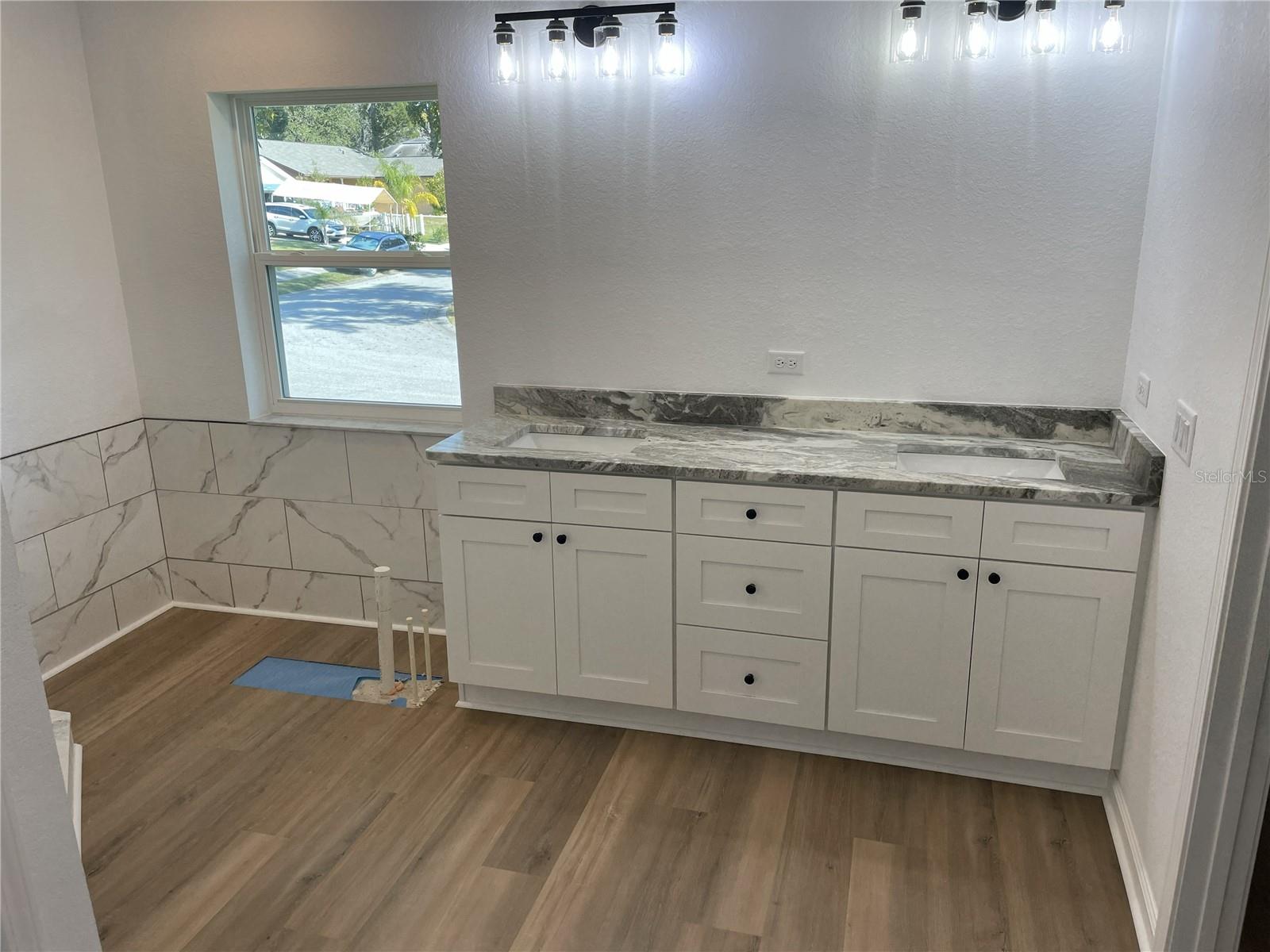 LAUREL OAKS SUB - Residential