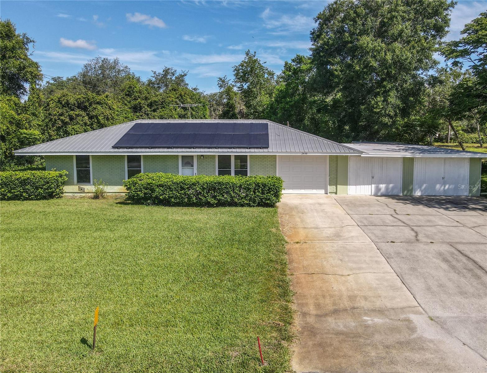 2450 W LAKE DRIVE