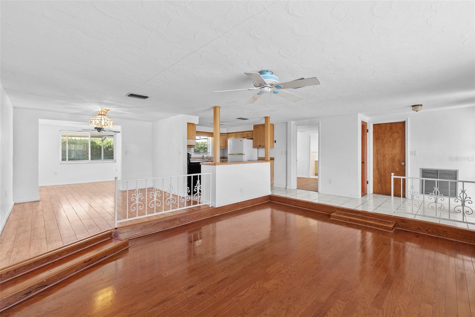 HOLIDAY GARDENS ESTATES - Residential