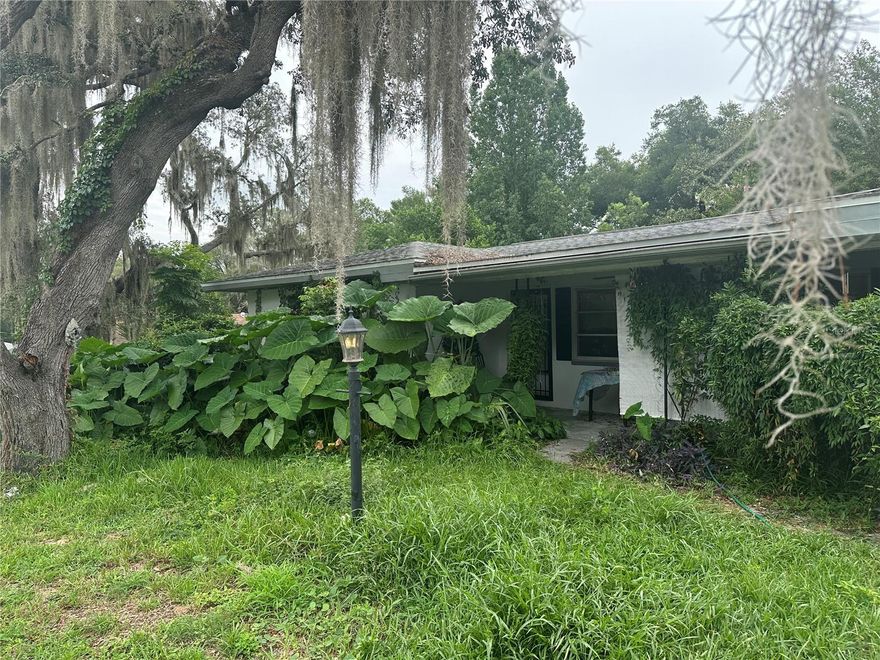 3/2 HOME WITH 2 CAR GARAGE N INVERNESS FLA  FOR RENT, TILE THROUGHOUT. SPACIOUS INTERIOR AND BACKYARD, PLENTY OF FRONT PARKING. 1 SMALL PET WELCOME, WITH NON-REFUNDABLE PET FEE.  CREDIT, BACKGROUND, INCOME MUST EQUAL 2XS THE RENT RATE. MORE PICS COMING, RENT READY BY 10/27 OR SOONER. TENANT PAYS ALL UTILITIES AND MAINTAIN LAWN.