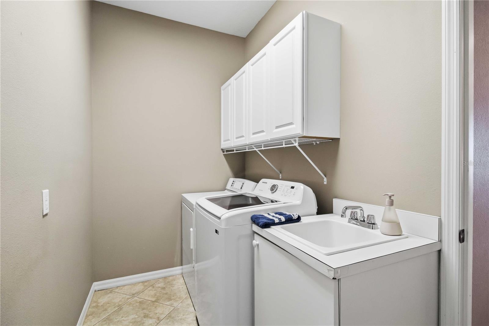 UNIVERSITY PLACE - Residential