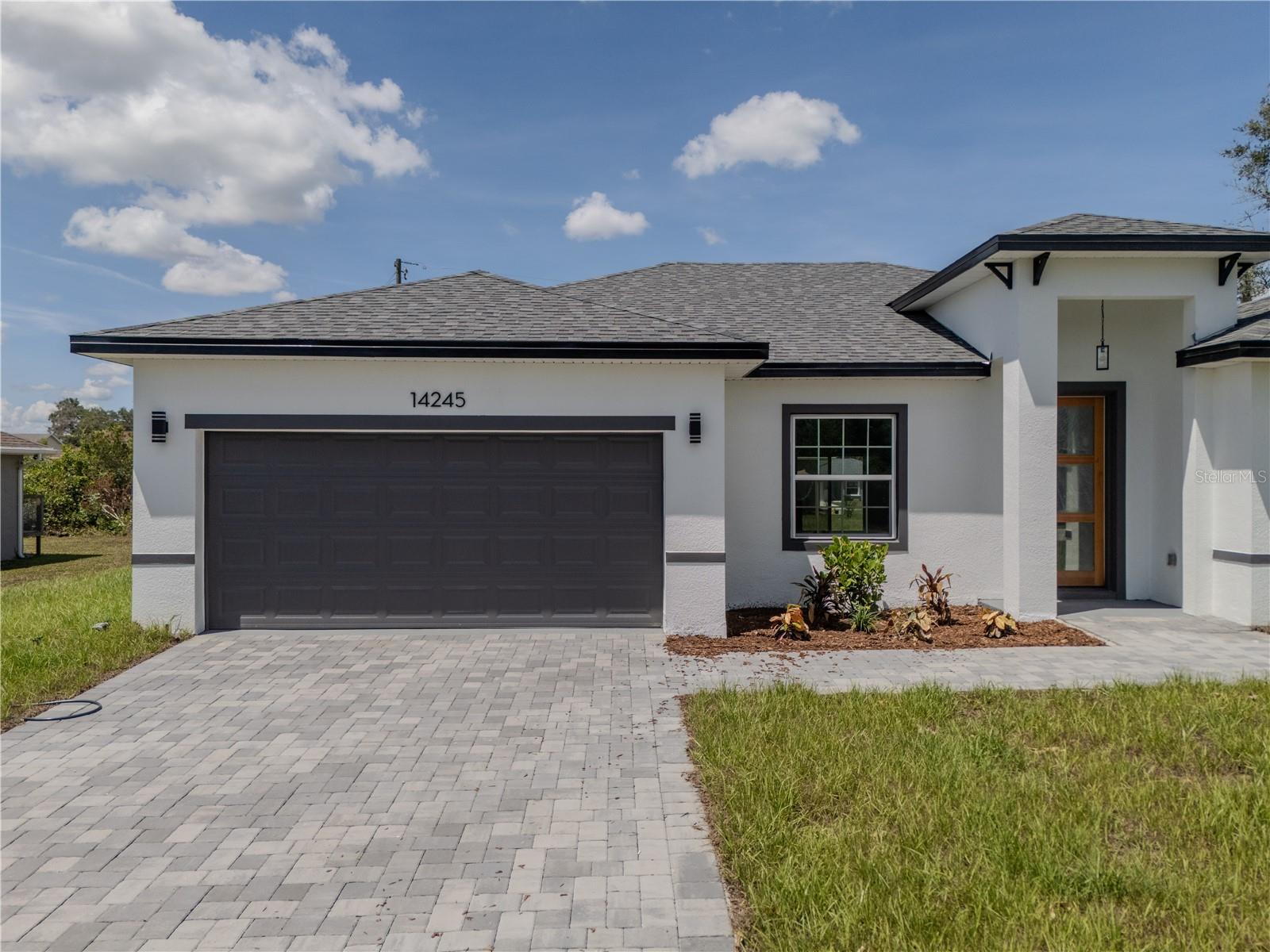 Find the perfect home in Ocala, Florida!
This stunning four-bedroom residence offers the ideal combination of comfort, elegance, and practicality. Upon entering, you'll be greeted by a spacious and cozy living room—perfect for relaxing or entertaining.
The kitchen was designed for food lovers, equipped with modern stainless steel appliances, sophisticated stone countertops, ample cabinetry, and contemporary finishes that facilitate everyday life with style and functionality.
The master suite offers a unique and tranquil atmosphere, with a spacious walk-in closet and an elegant bathroom that guarantees maximum comfort. The other three bedrooms are generously sized and feature built-in closets, ideal for accommodating a family or adapting them as a home office, study, or entertainment space. A second full bathroom offers even more convenience.
Outside, the front garden and charming porch provide the perfect setting for an al fresco coffee or relaxing at the end of the day. The two-car garage offers plenty of room for vehicles and additional storage.
Located in a rapidly rising area of Ocala, this home combines beauty, comfort, and functionality in one. Don't miss the opportunity to make it your new home!