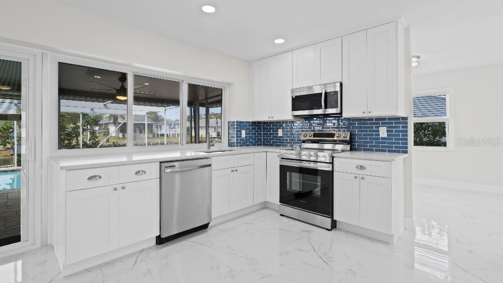 APOLLO BEACH UNIT 08 A RESUBDI - Residential