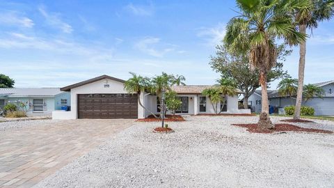 Photo of 1024 Spindle Palm Way, Apollo Beach, FL 33572 (MLS # W7882090)