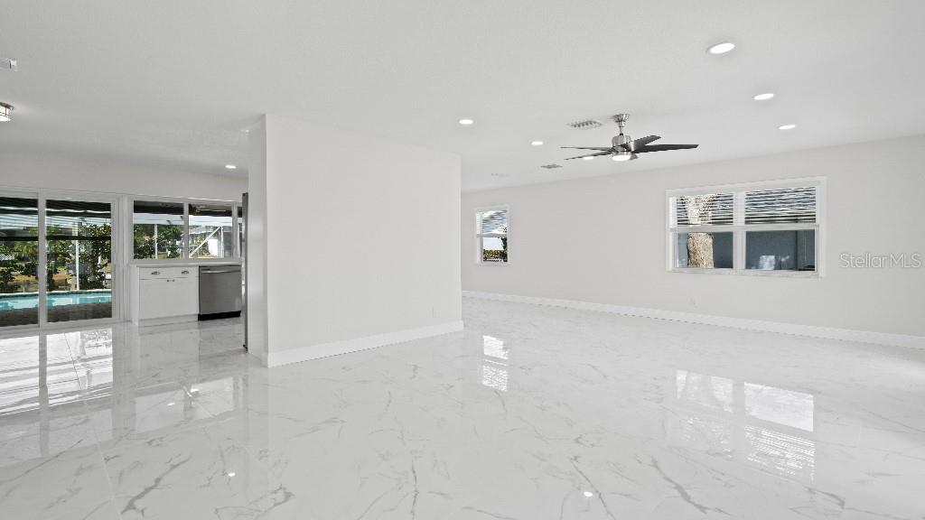 APOLLO BEACH UNIT 08 A RESUBDI - Residential