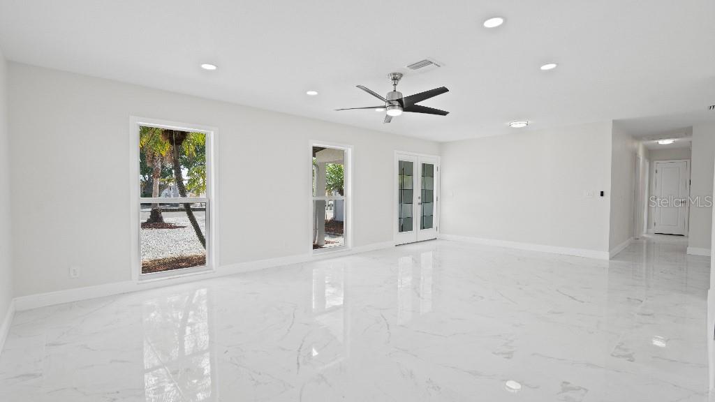 APOLLO BEACH UNIT 08 A RESUBDI - Residential