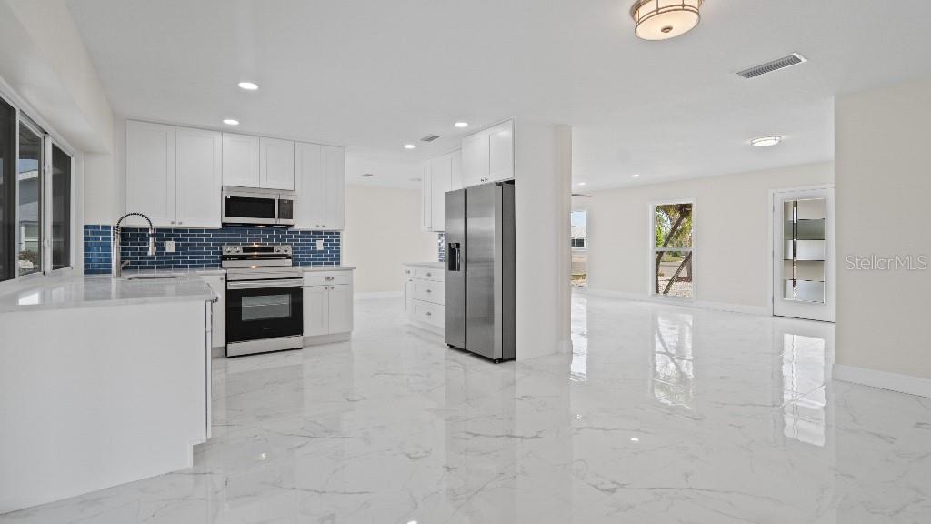 APOLLO BEACH UNIT 08 A RESUBDI - Residential