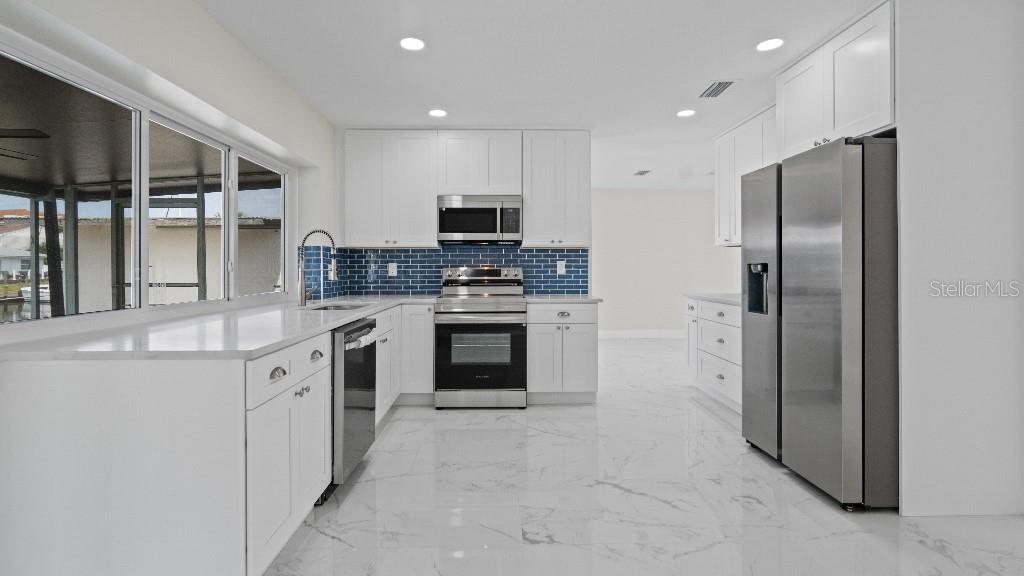 APOLLO BEACH UNIT 08 A RESUBDI - Residential