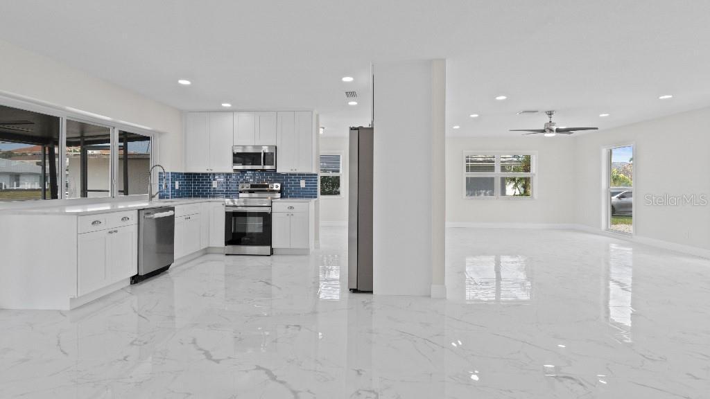 APOLLO BEACH UNIT 08 A RESUBDI - Residential