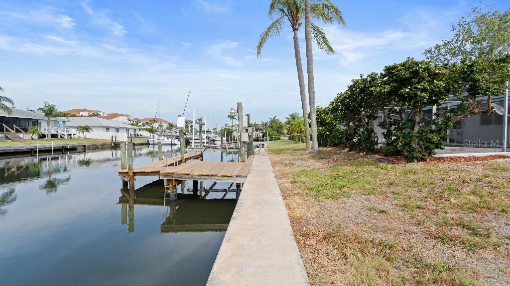 APOLLO BEACH UNIT 08 A RESUBDI - Residential