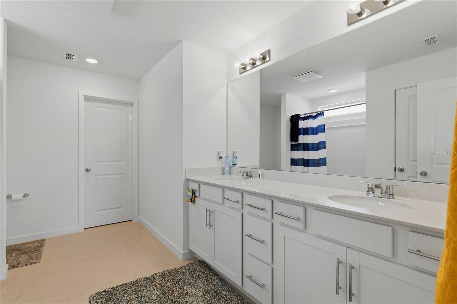 OAKFIELD LAKES - Residential