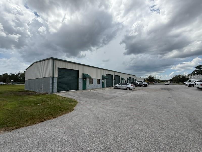 Available now, 1500 SF Warehouse with M-2 Zoning! Unit includes 1 grade level 12’ door in Warehouse, 1 Office and 1 bathroom. Excellent location in busy area just off SW 60th Ave. Easy access to I-75, food, shopping, and amenities.