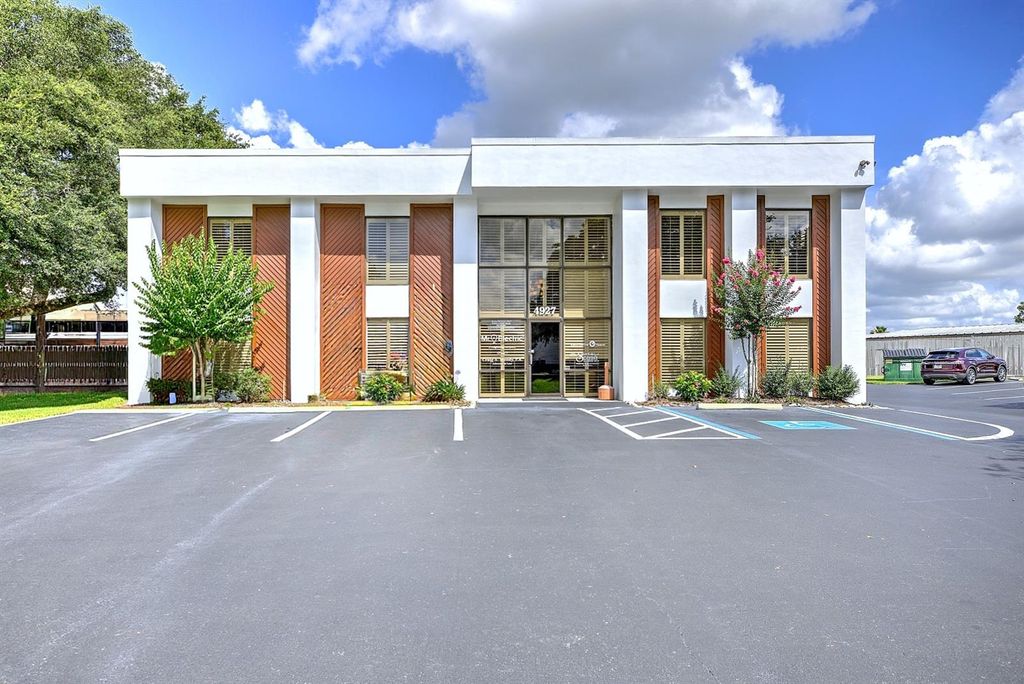Photo of 4927 Southfork Drive, Lakeland, FL 33813 (MLS # L4962228)
