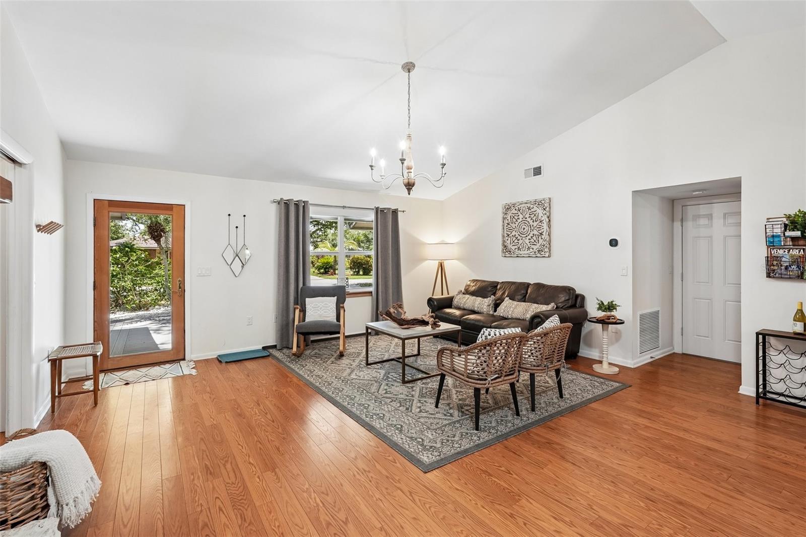 SOUTH VENICE - Residential