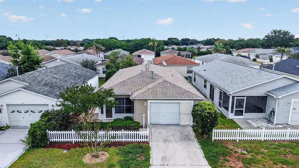 Photo of 17457 SE 81st Newberry Court, The Villages, FL 32162 (MLS # OM724397)