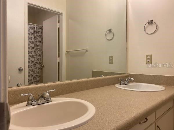 UNIVERSITY COMMONS - Residential