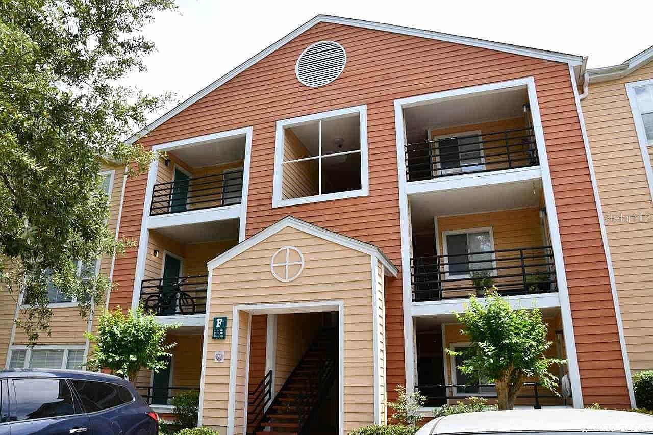 UNIVERSITY COMMONS - Residential