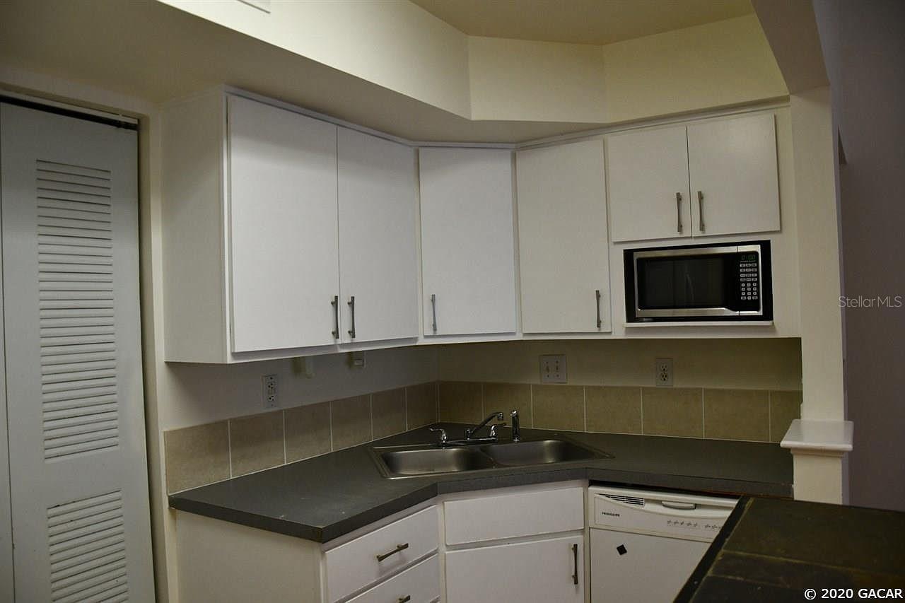 UNIVERSITY COMMONS - Residential