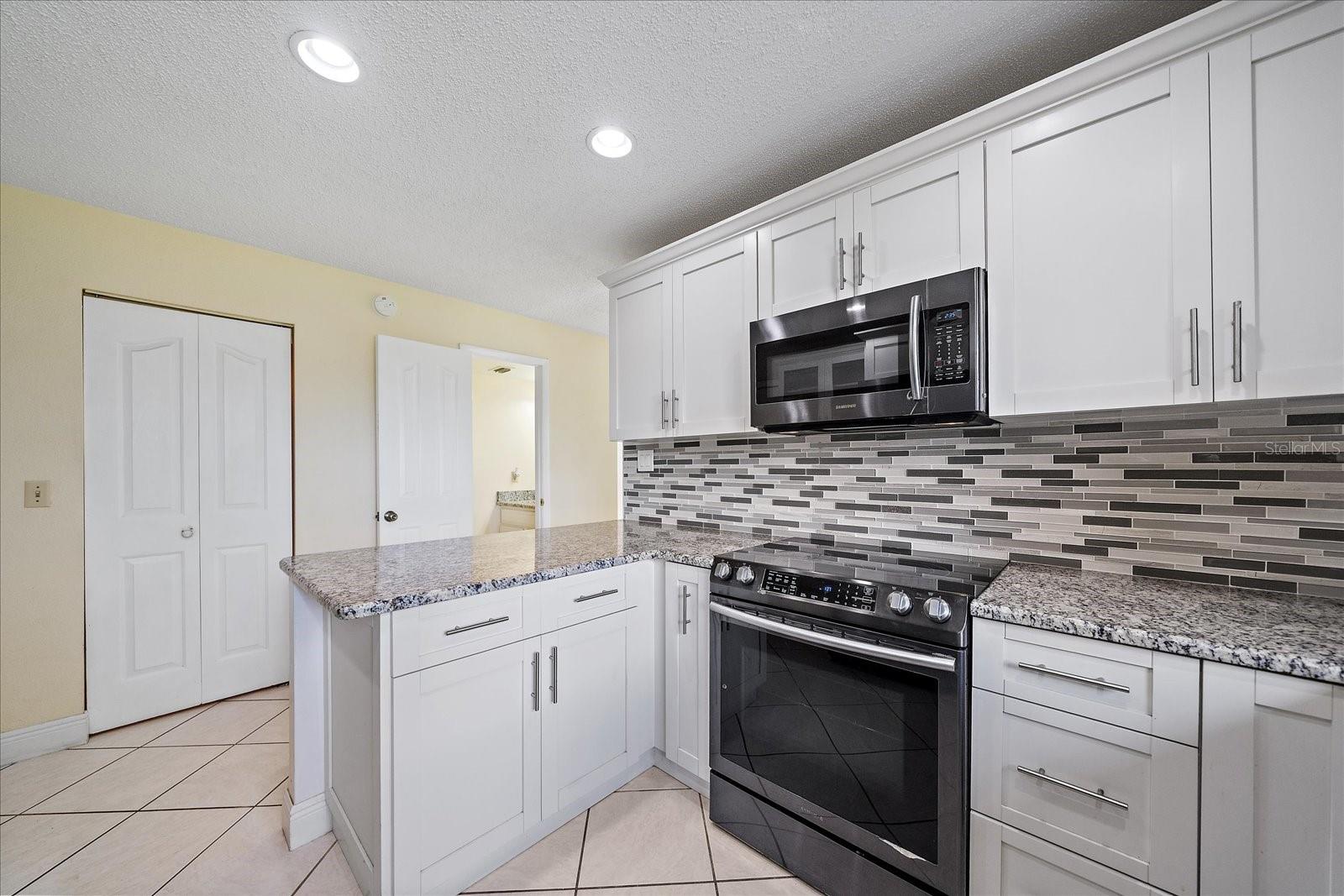 COUNTRY LAKES - Residential