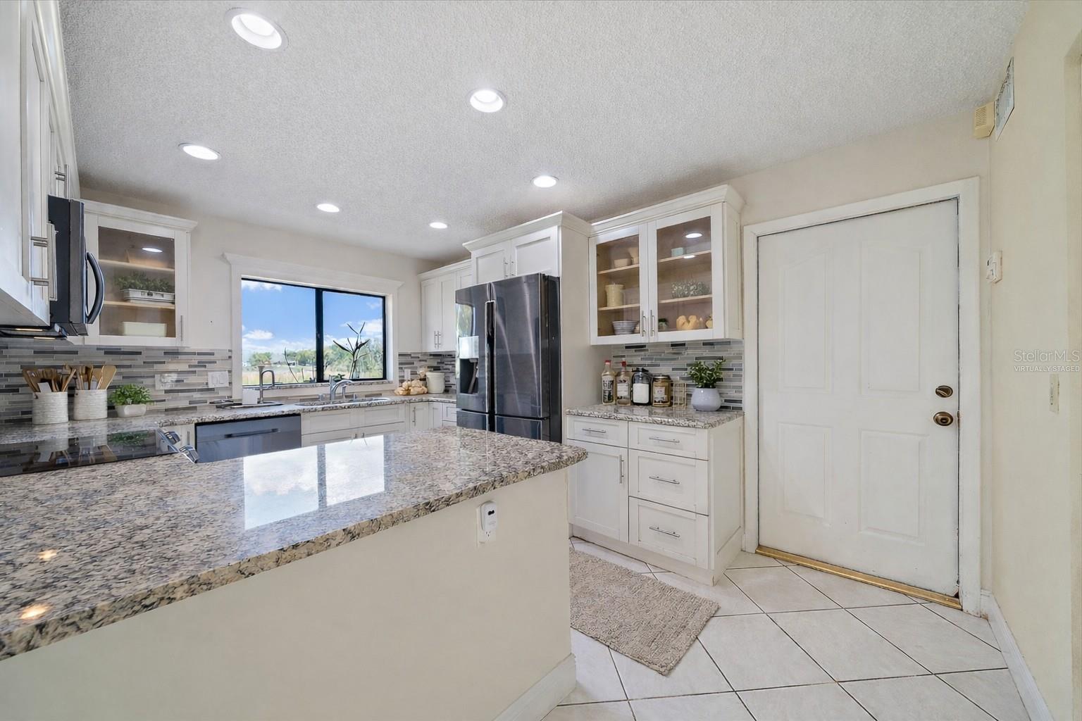 COUNTRY LAKES - Residential