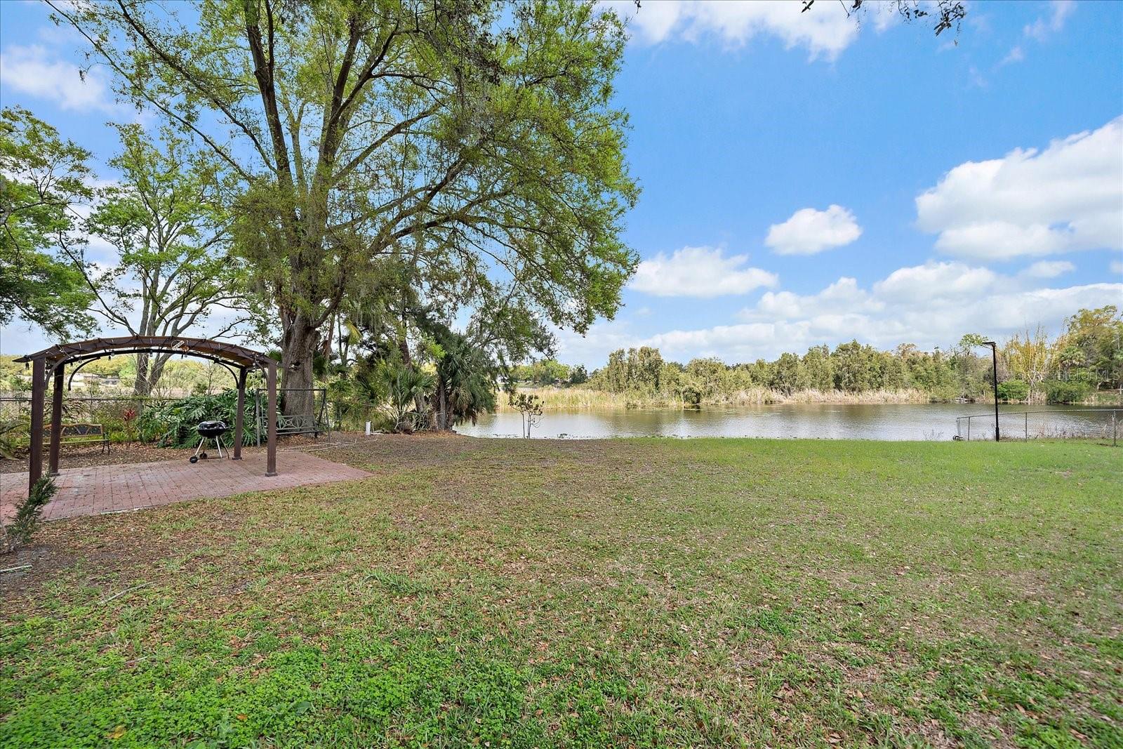 COUNTRY LAKES - Residential