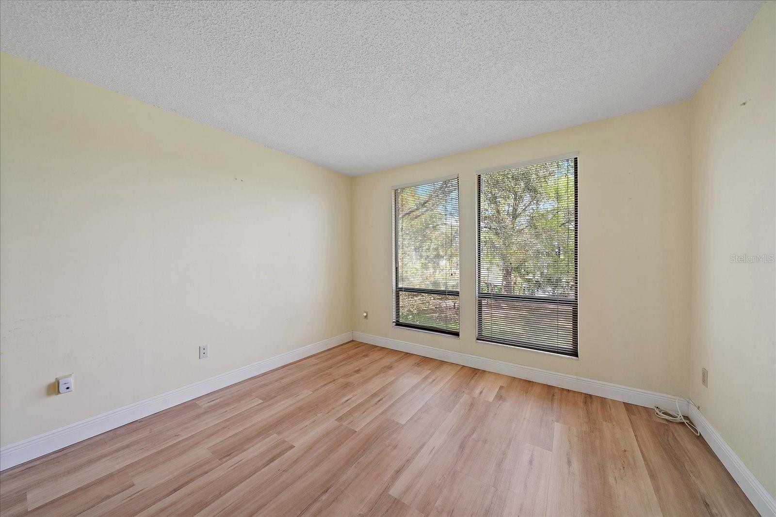 COUNTRY LAKES - Residential